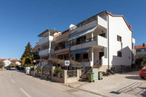 Apartments with a parking space Rovinj - 7322  Ровинь